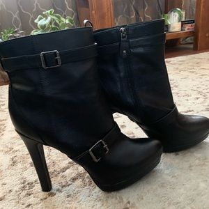Vera Wang boots